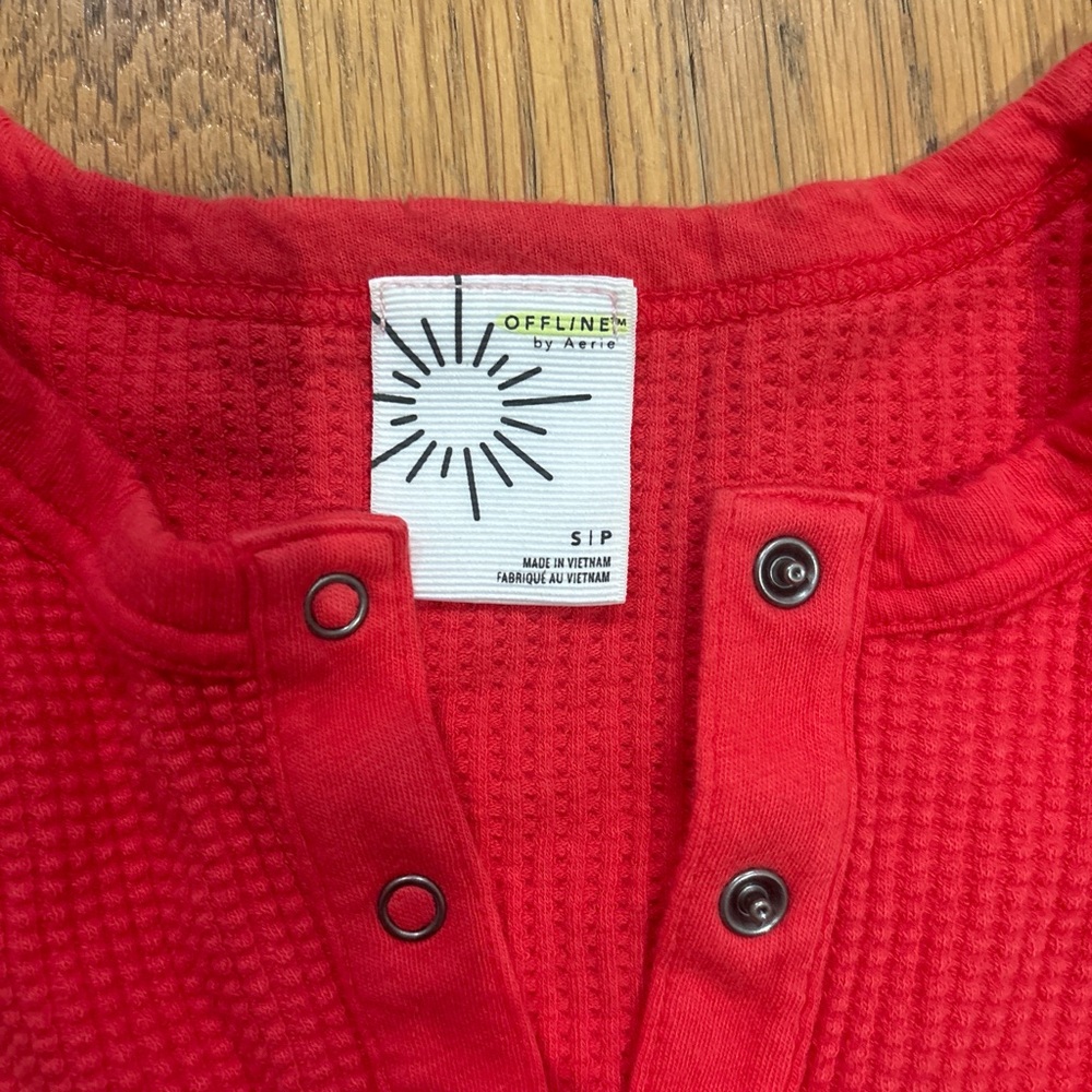 OFFLINE by Aerie holiday red waffle Henley t-shirt size small - Picture 3 of 3